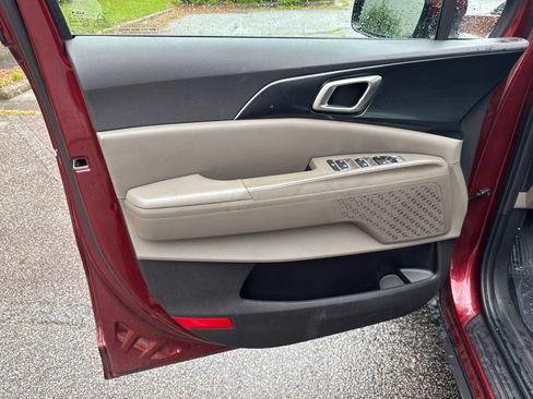 Used 2025 Kia Carnival FWD image 10