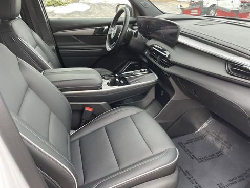 Used 2025 Buick Enclave Preferred FWD image 17