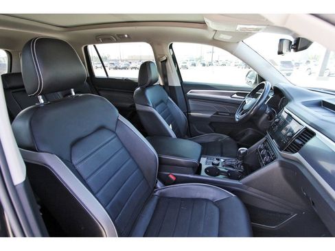 Used 2022 Volkswagen Atlas SEL Premium image 28