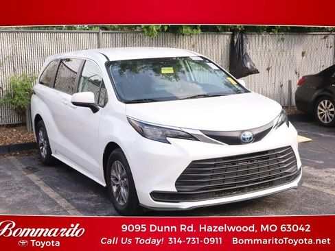 Certified 2024 Toyota Sienna LE FWD image 1