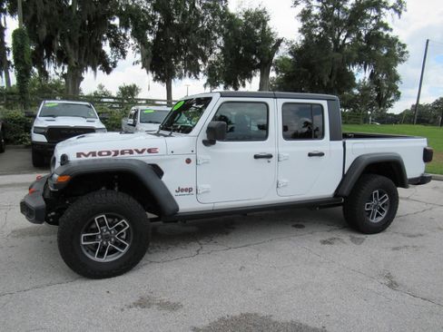 Used 2026 Jeep Gladiator Mojave AWD/4WD image 5