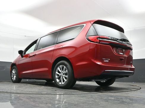 New 2026 Chrysler Pacifica Select AWD/4WD image 44