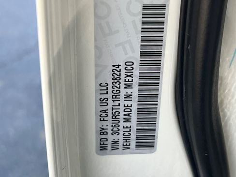 Used 2024 RAM 2500 Limited AWD/4WD image 37