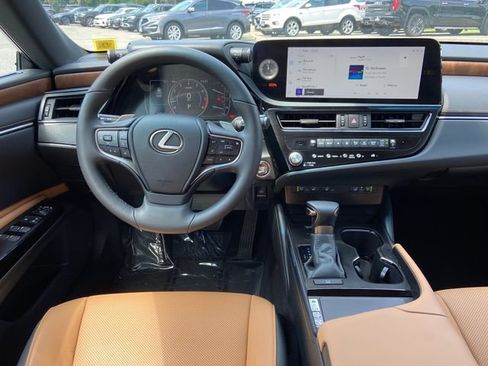 Certified 2023 Lexus ES 250 w/ Premium Package AWD/4WD image 14
