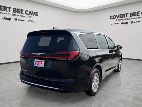New 2026 Chrysler Pacifica Select image 9