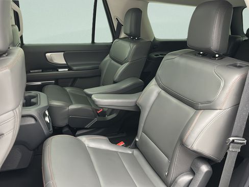 Used 2025 Ford Expedition Active AWD/4WD image 11
