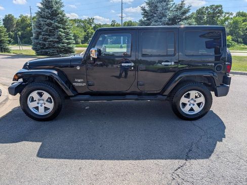 Used 2012 Jeep Wrangler Unlimited Sahara w/ Connectivity Group AWD/4WD image 6