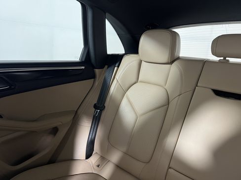 Certified 2026 Porsche Macan AWD/4WD image 15