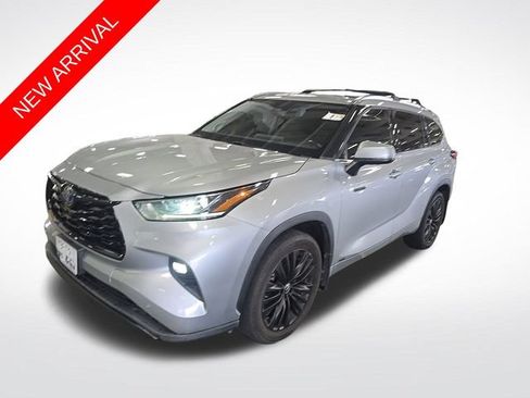 Used 2021 Toyota Highlander Platinum AWD/4WD image 1