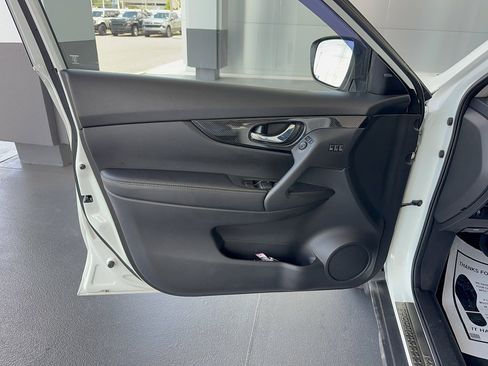 Used 2018 Nissan Rogue SL w/ Premium Package FWD image 7