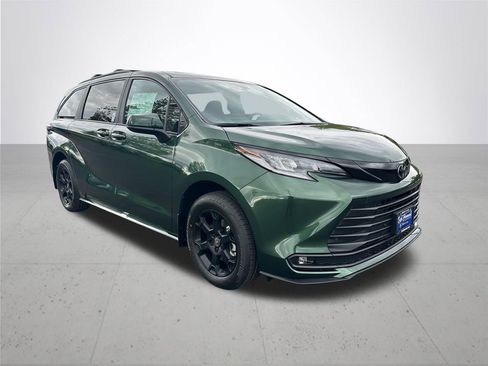 New 2026 Toyota Sienna XLE Woodland Edition image 5