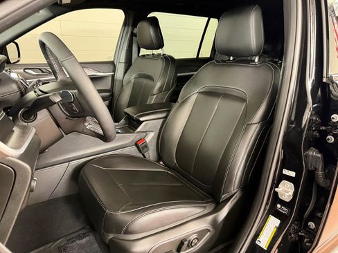 Used 2025 Jeep Grand Cherokee L Limited w/ Black Appearance Package image 13