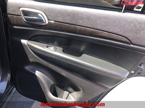 Used 2012 Jeep Grand Cherokee Laredo image 18