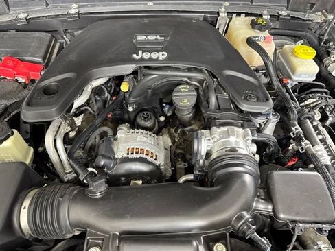 Used 2019 Jeep Wrangler Unlimited Rubicon AWD/4WD image 9