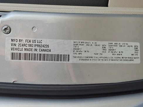 Used 2023 Chrysler Pacifica Touring-L image 26