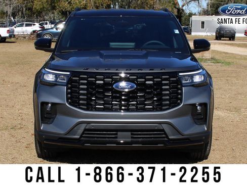 Used 2025 Ford Explorer ST-Line w/ Premium Package RWD image 3