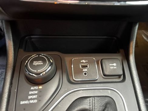 Used 2022 Jeep Cherokee Latitude Lux AWD/4WD image 16