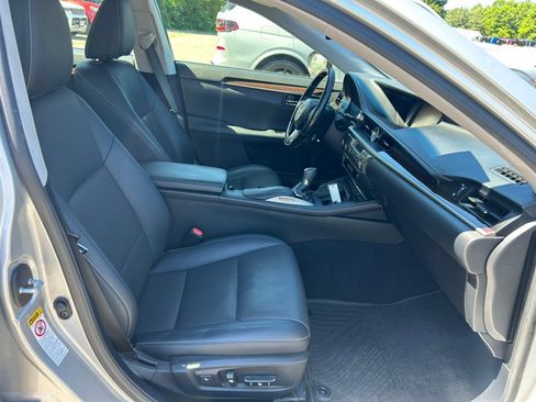 Used 2016 Lexus ES 350 w/ Navigation System Package FWD image 23