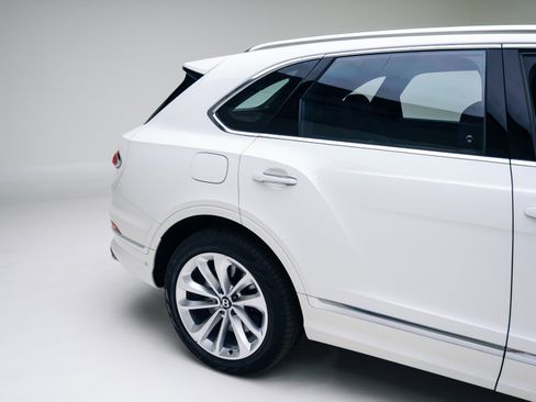 Used 2024 Bentley Bentayga image 21
