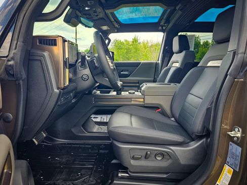 Used 2025 GMC Hummer EV 2X w/ LPO, Illumination Package AWD/4WD image 14