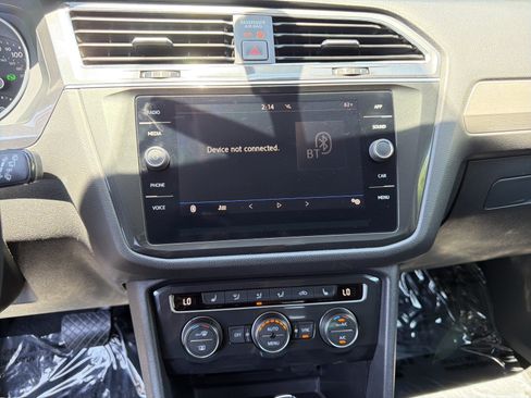 Used 2019 Volkswagen Tiguan SE FWD image 28