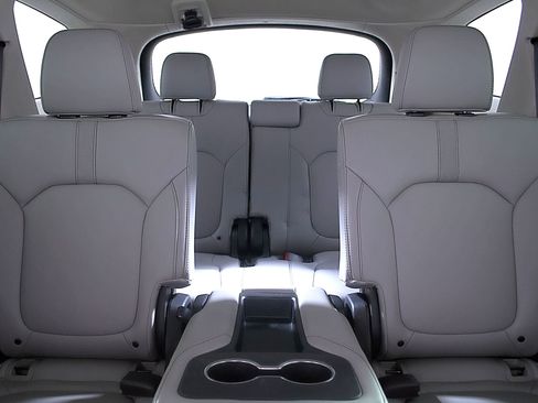 Used 2023 Honda Pilot Touring image 16