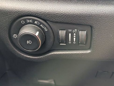 Used 2020 Chrysler Pacifica Touring-L AWD/4WD image 15