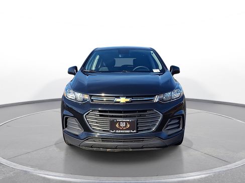 Used 2020 Chevrolet Trax LS w/ Tint and Cruise Package FWD image 3