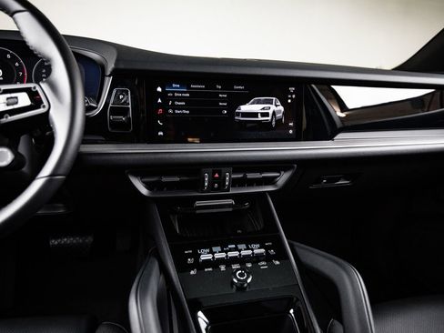 Certified 2026 Porsche Cayenne AWD/4WD image 19