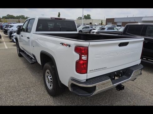 Used 2025 Chevrolet Silverado 3500 W/T AWD/4WD image 3