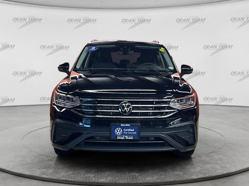 Certified 2024 Volkswagen Tiguan SE FWD image 2