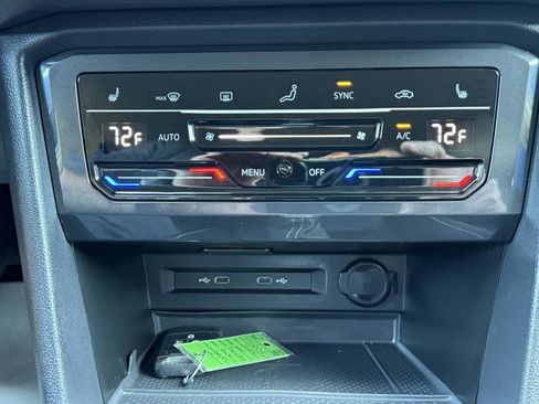 Used 2024 Volkswagen Tiguan SE image 10