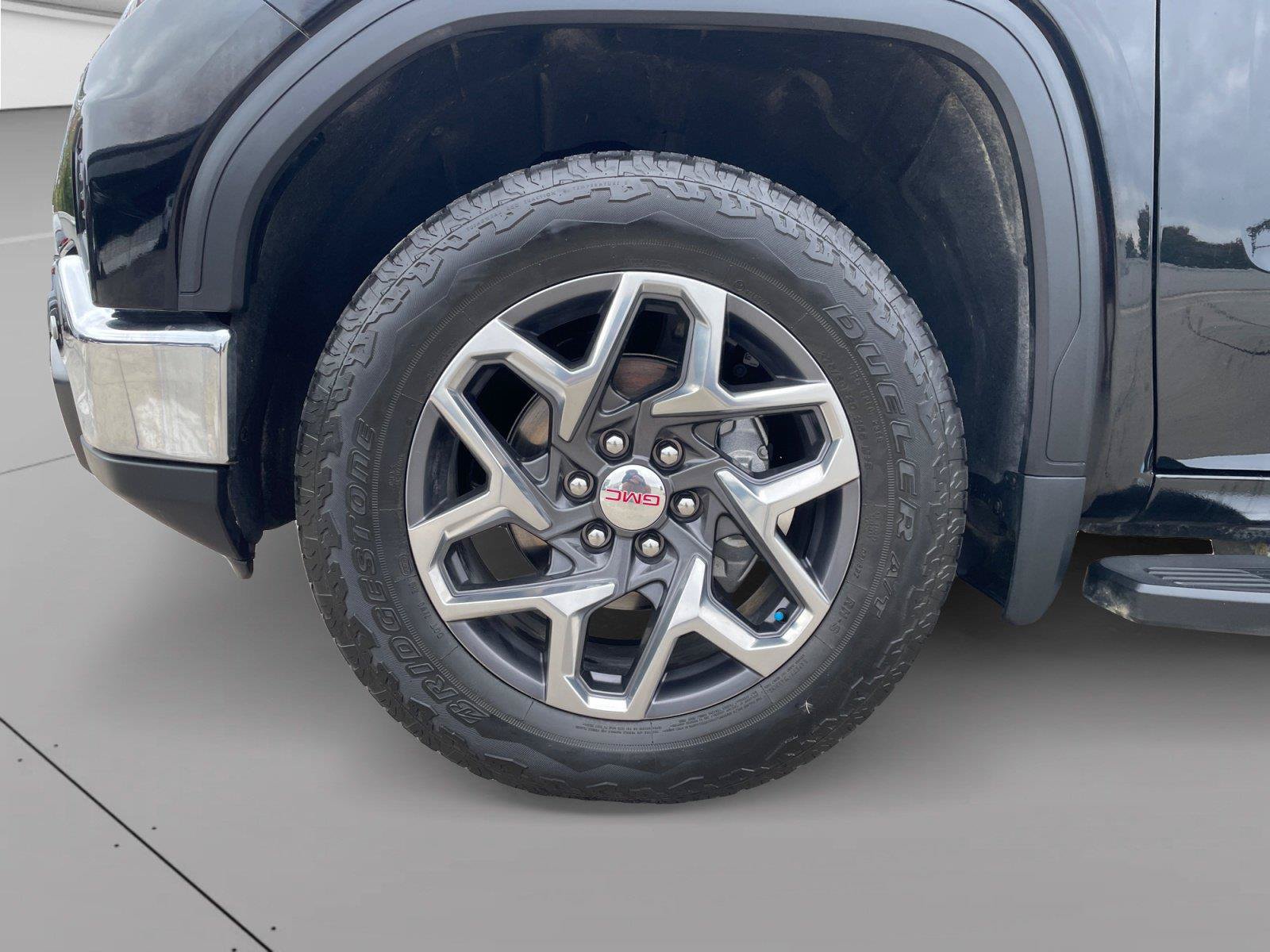 Used 2023 GMC Sierra 1500 SLT w/ SLT Premium Plus Package AWD/4WD image 14