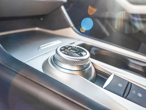 Used 2023 Ford Explorer XLT image 24