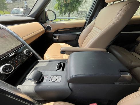 Certified 2023 Land Rover Discovery Metropolitan Edition AWD/4WD image 26