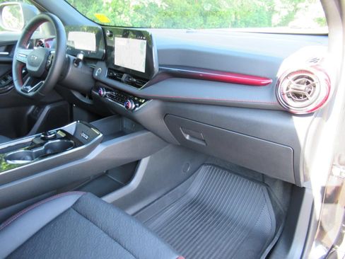 Used 2026 Chevrolet Equinox RS w/ Safety and Technology Package FWD image 11