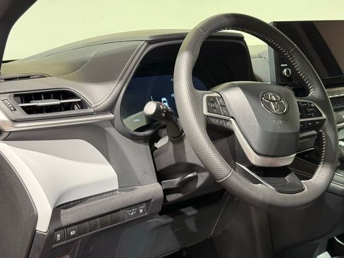 Certified 2025 Toyota Sienna XSE image 17