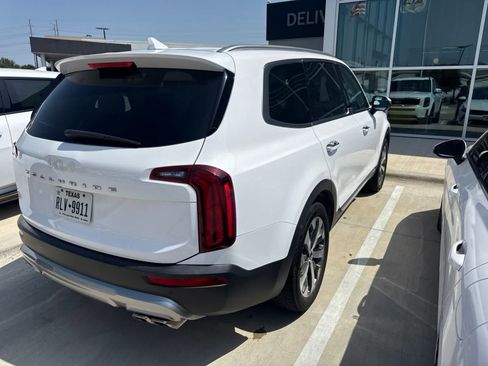Certified 2022 Kia Telluride S FWD image 3