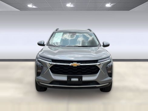 Used 2025 Chevrolet Trax LT FWD image 6