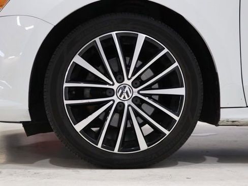 Used 2016 Volkswagen Jetta Sport FWD image 9