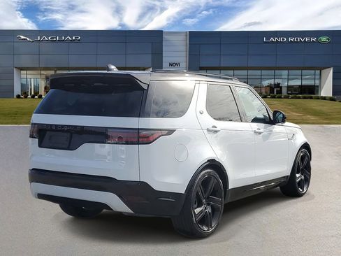 Used 2025 Land Rover Discovery Dynamic SE AWD/4WD image 3