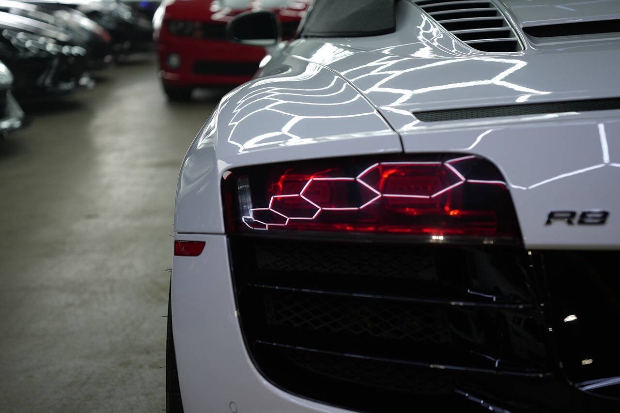Used 2011 Audi R8 V10 AWD/4WD image 10