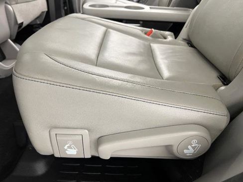Used 2017 Toyota Highlander XLE FWD image 34