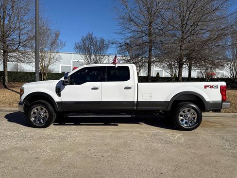 Used 2019 Ford F250 Lariat w/ Chrome Package image 5