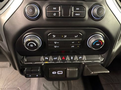 Used 2022 Chevrolet Silverado 2500 LT AWD/4WD image 12