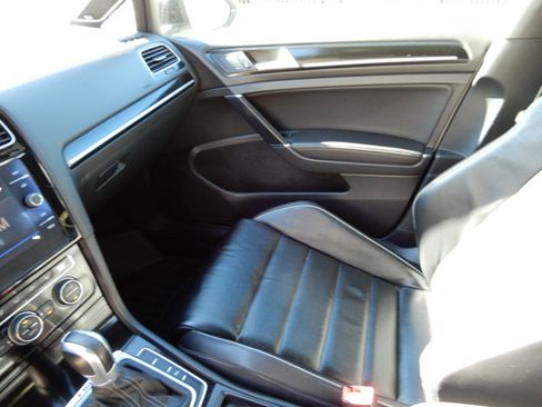 Used 2019 Volkswagen Golf R 4-Door image 16