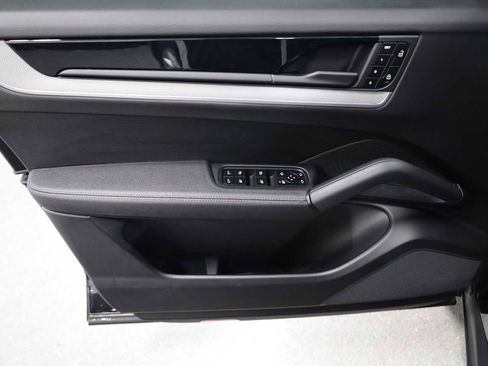 Certified 2024 Porsche Cayenne image 16