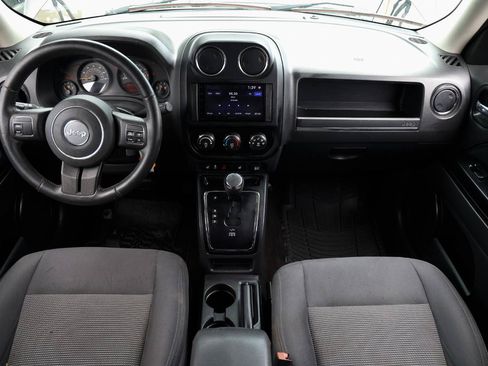 Used 2016 Jeep Patriot Latitude AWD/4WD image 2