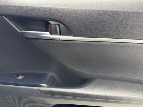 Used 2018 Toyota Camry SE image 43