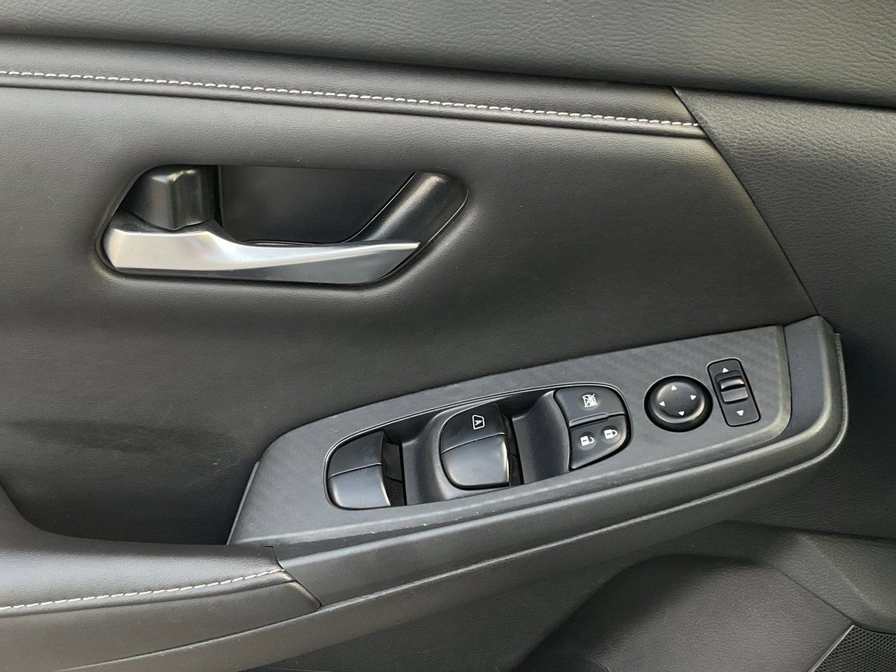 Used 2025 Nissan Sentra SV FWD image 20
